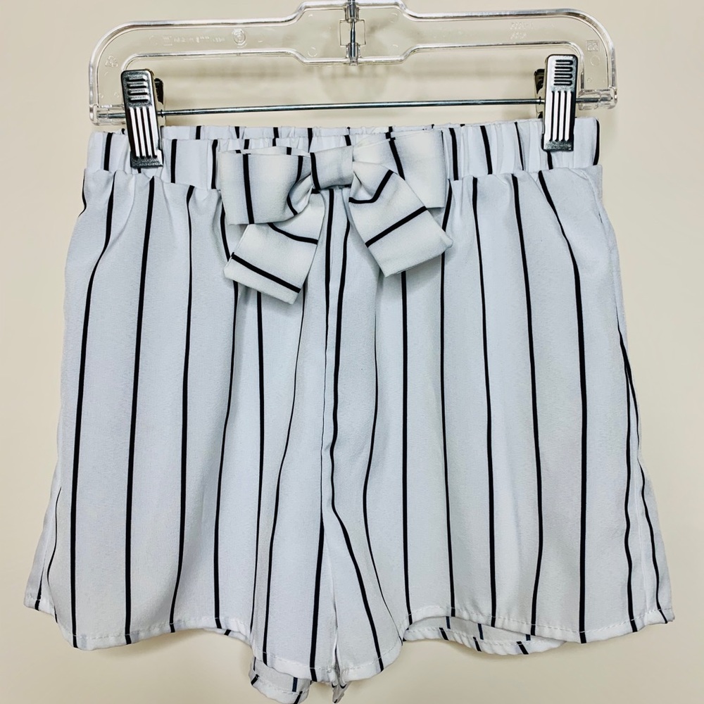 Black and White Bow Summer Shorts